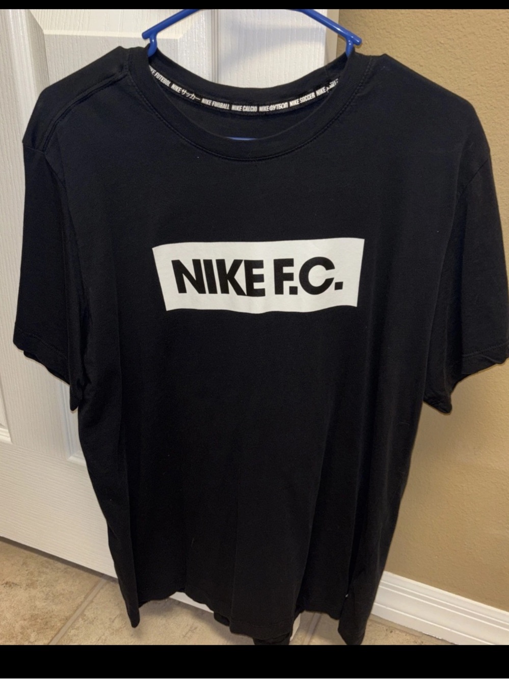 Nike FC Futbol Black Soccer T Shirt Crew Neck Men’s Size L Great Condition